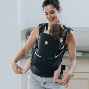 Mommy is smiling and dancing with her baby in the Cococho Ergonomic baby carrier